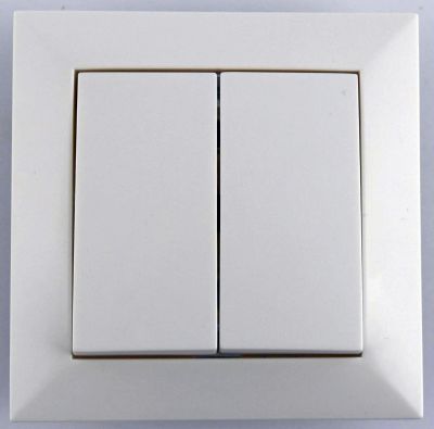 Włącznik podwójny biały Seria Corner DPM05.jpg