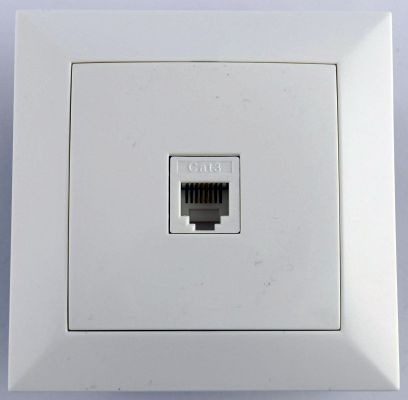 Ramka jednokrotna plastikowa biała Seria Corner DPM 23.jpg