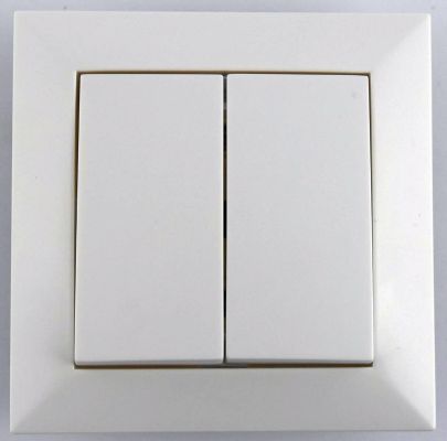 Ramka jednokrotna plastikowa biała Seria Corner DPM 05.jpg