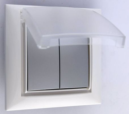 Ramka jednokrotna plastikowa biała bryzgoszczelna IP44 Seria Corner DPM 10.jpg