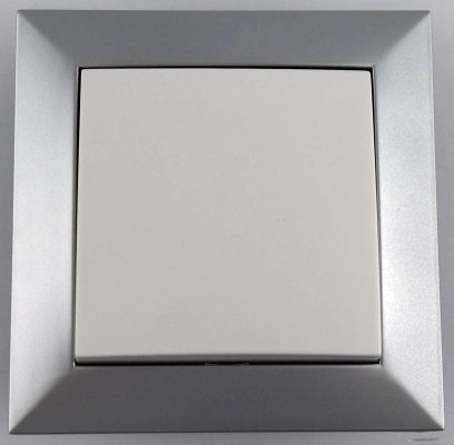 Ramka jednokrotna plastikowa biała Seria Corner DPM 04.jpg